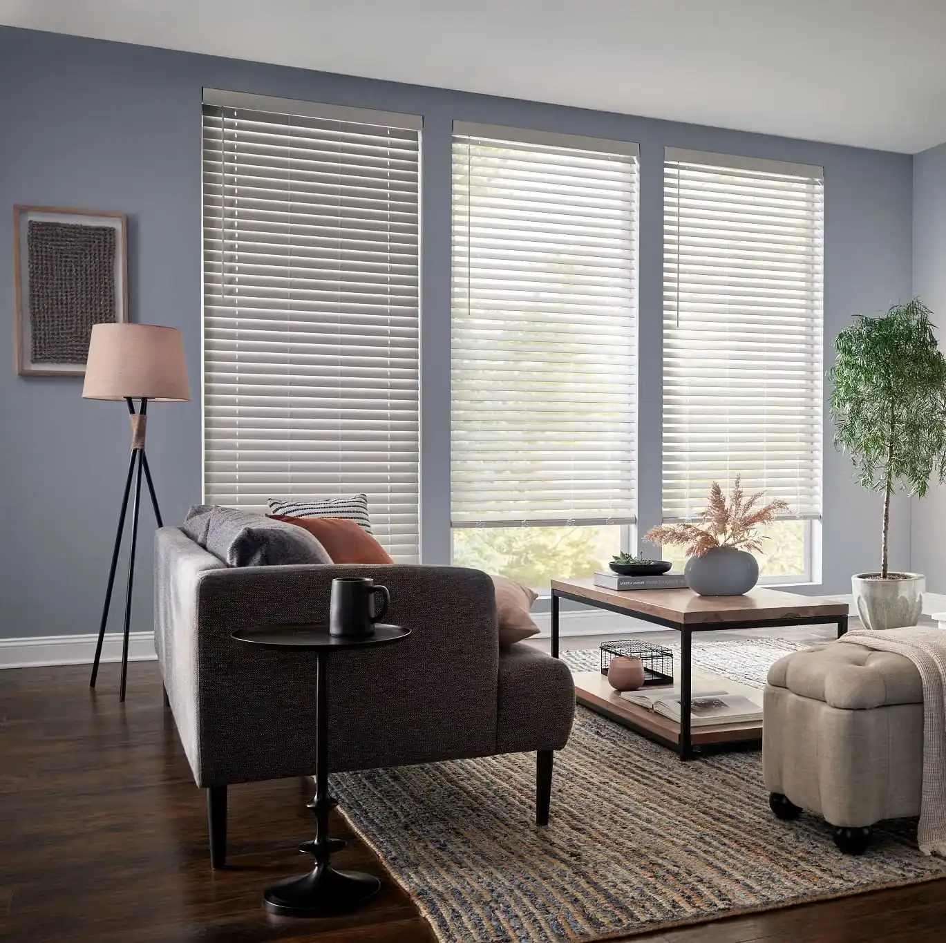 Elegant horizontal blinds installation